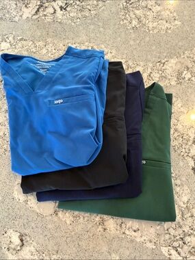 Lago one pocket scrub tops